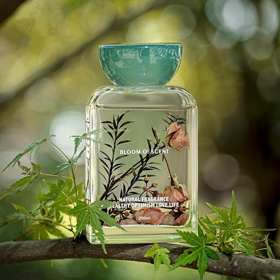 140ml Minyak Atsiri Resin Tutup Set Tas Aroma Segar Reed Diffuser Dengan Bunga Mawar