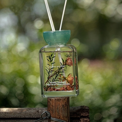 140ml Minyak Atsiri Resin Tutup Set Tas Aroma Segar Reed Diffuser Dengan Bunga Mawar