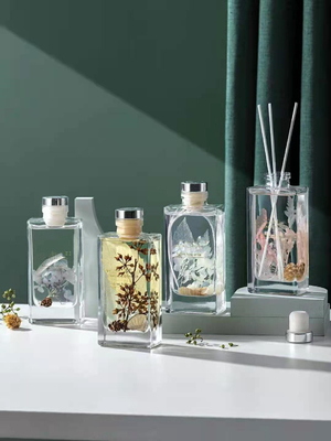Aroma Reed Diffuser 150ml Parfum Persegi Hadiah Mewah Dengan Bunga Kering